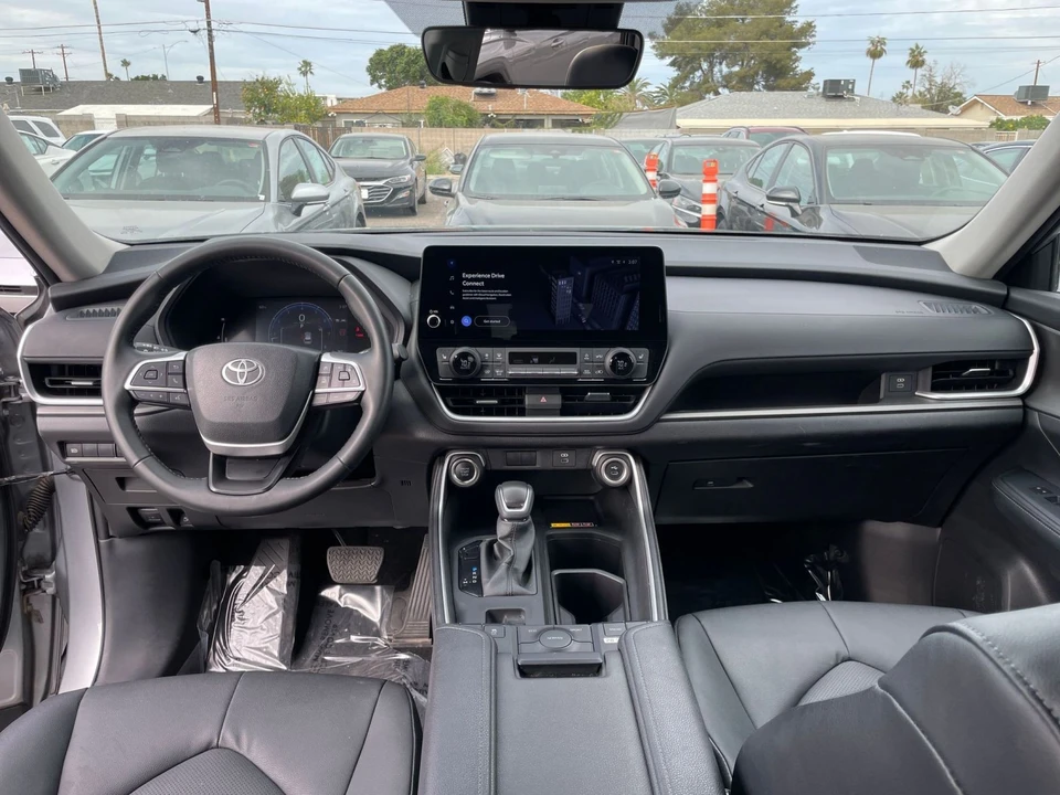 2025 Toyota Highlander - Image 30 of 31