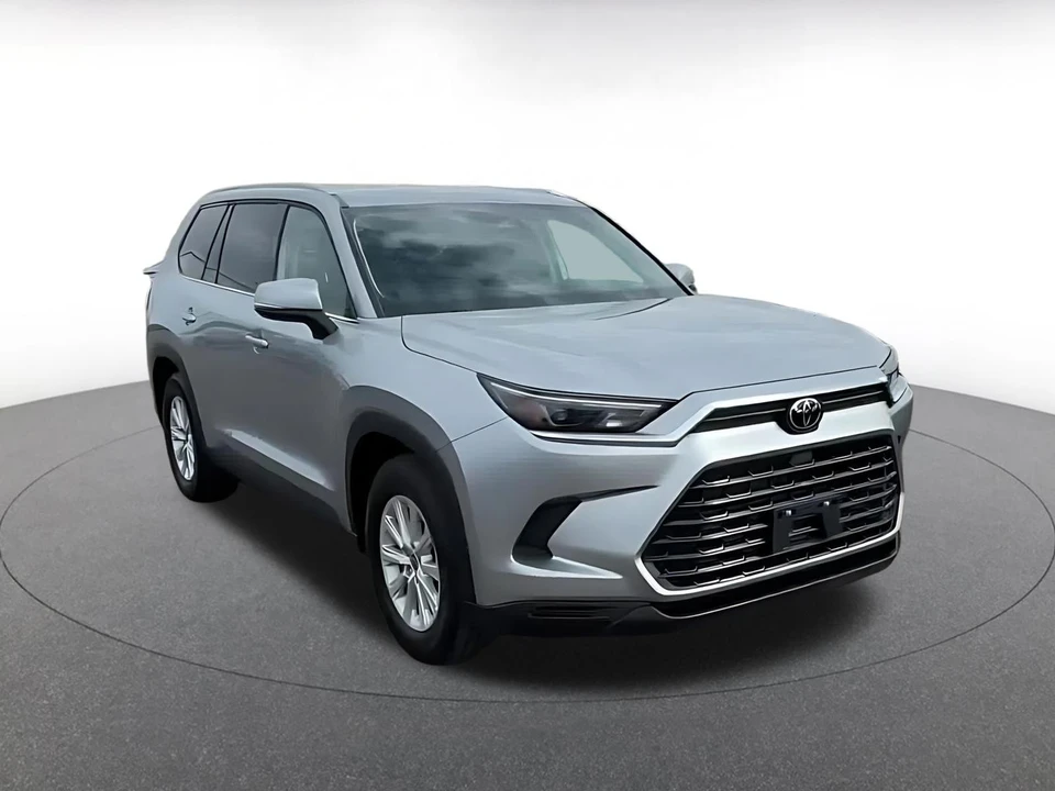 2025 Toyota Highlander - Image 3 of 31