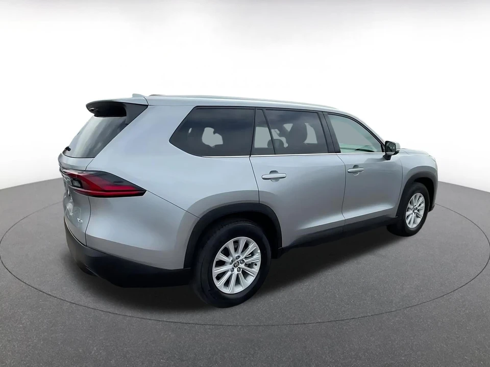2025 Toyota Highlander - Image 12 of 31