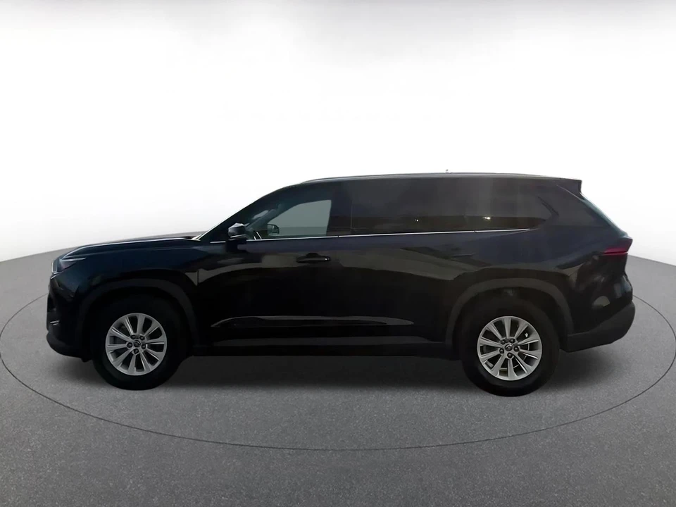 2025 Toyota Highlander - Image 6 of 31