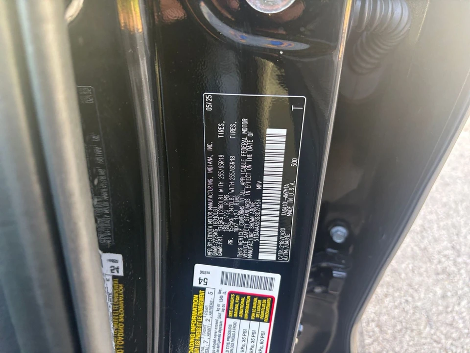 2025 Toyota Highlander - Image 24 of 31