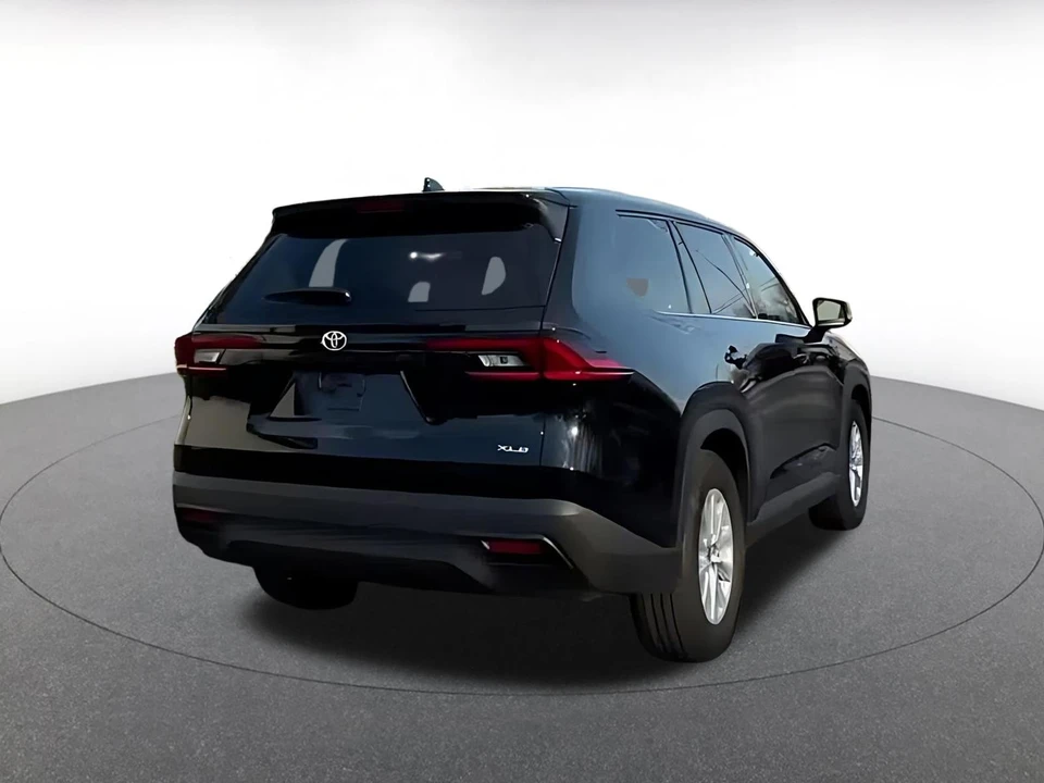 2025 Toyota Highlander - Image 9 of 31