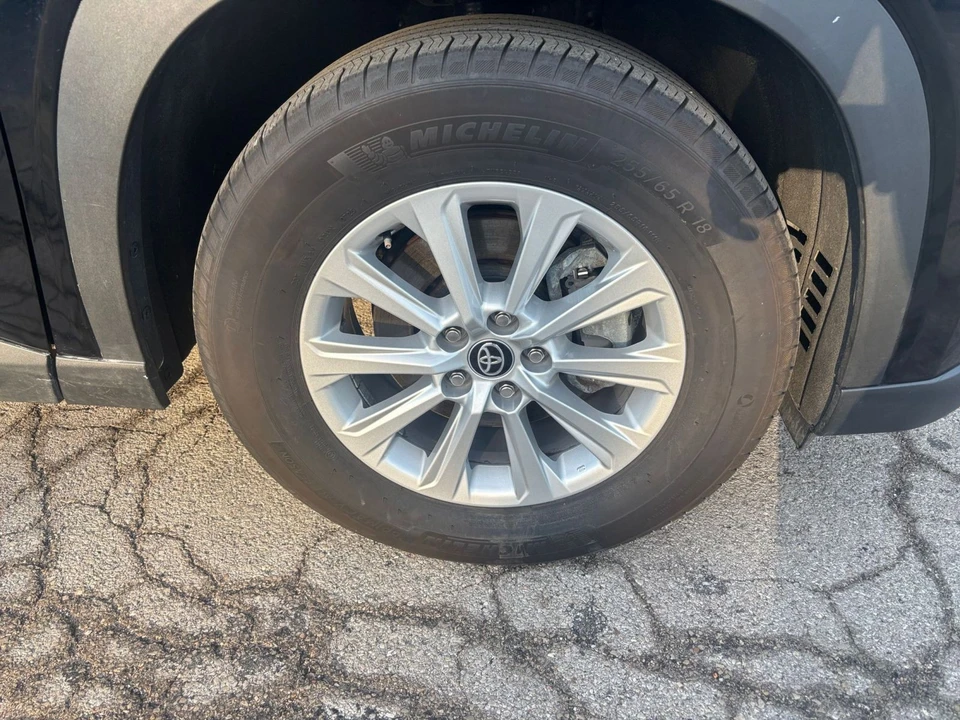 2025 Toyota Highlander - Image 25 of 31