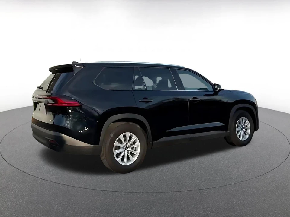 2025 Toyota Highlander - Image 10 of 31