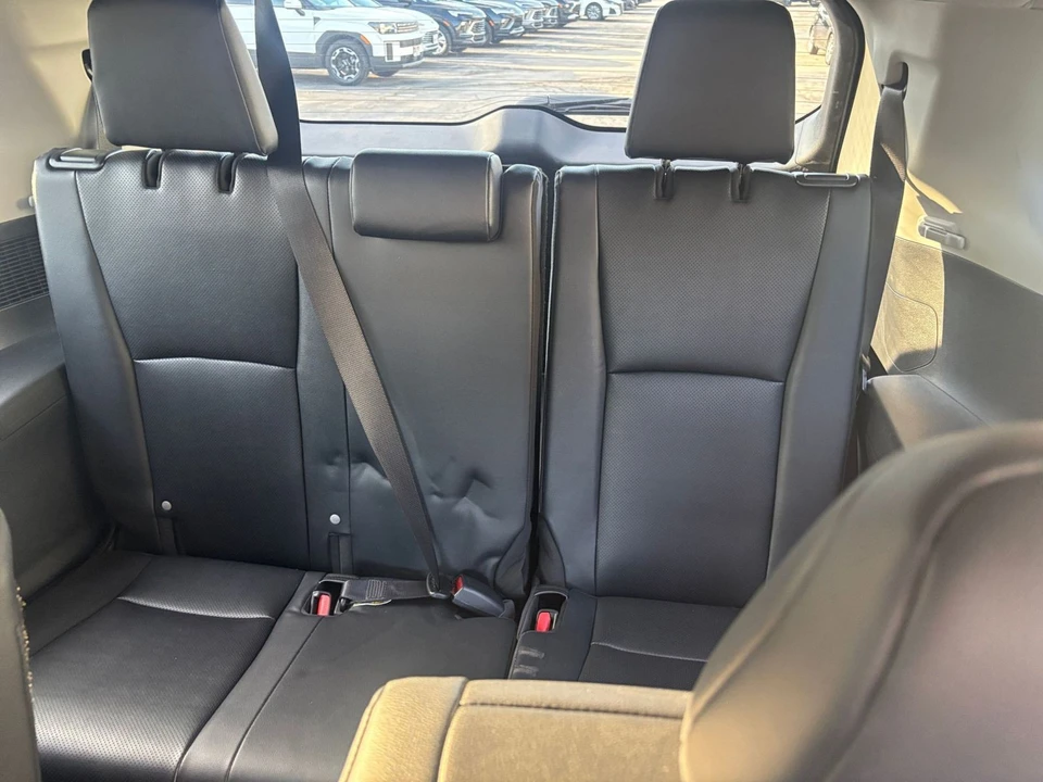 2025 Toyota Highlander - Image 23 of 31