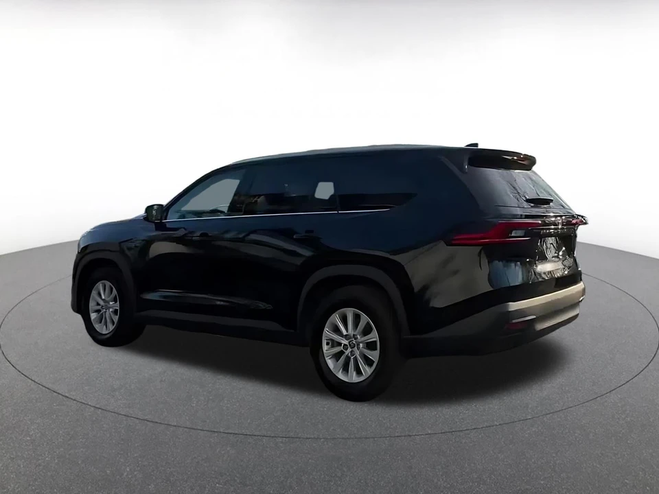2025 Toyota Highlander - Image 7 of 31