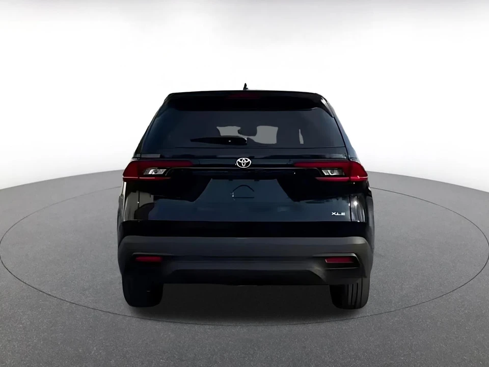 2025 Toyota Highlander - Image 8 of 31