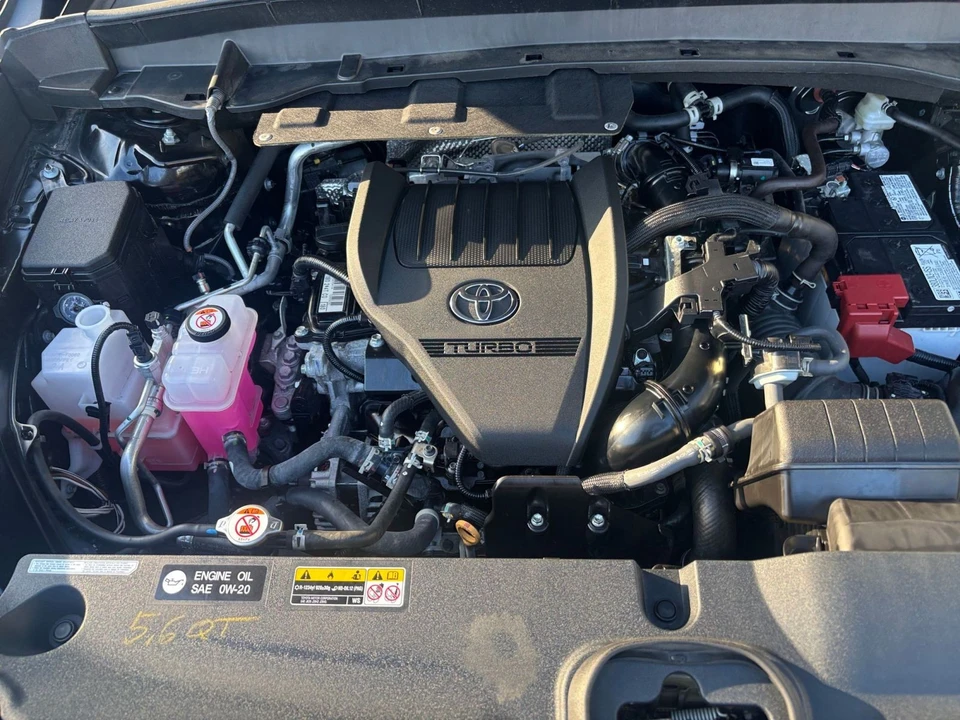 2025 Toyota Highlander - Image 27 of 31