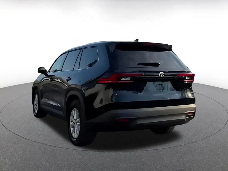 2025 Toyota Highlander - Image 11 of 31