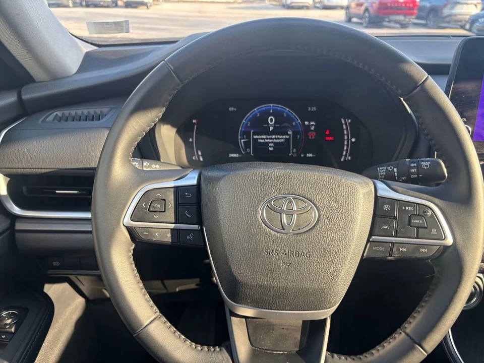 2025 Toyota Highlander - Image 29 of 31