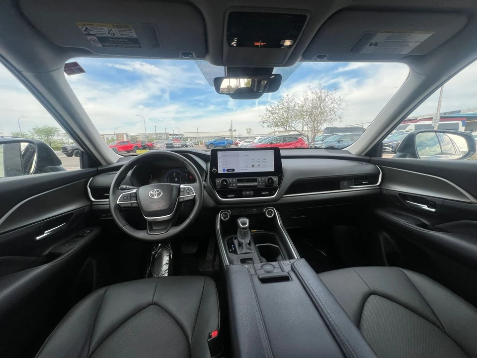 2025 Toyota Highlander - Image 30 of 31