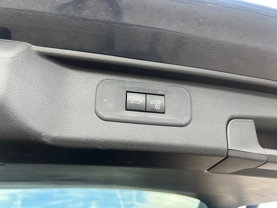 2025 Toyota Highlander - Image 18 of 31