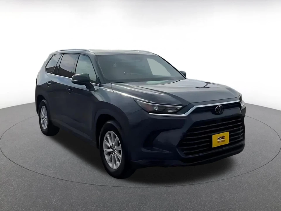 2025 Toyota Highlander - Image 3 of 31