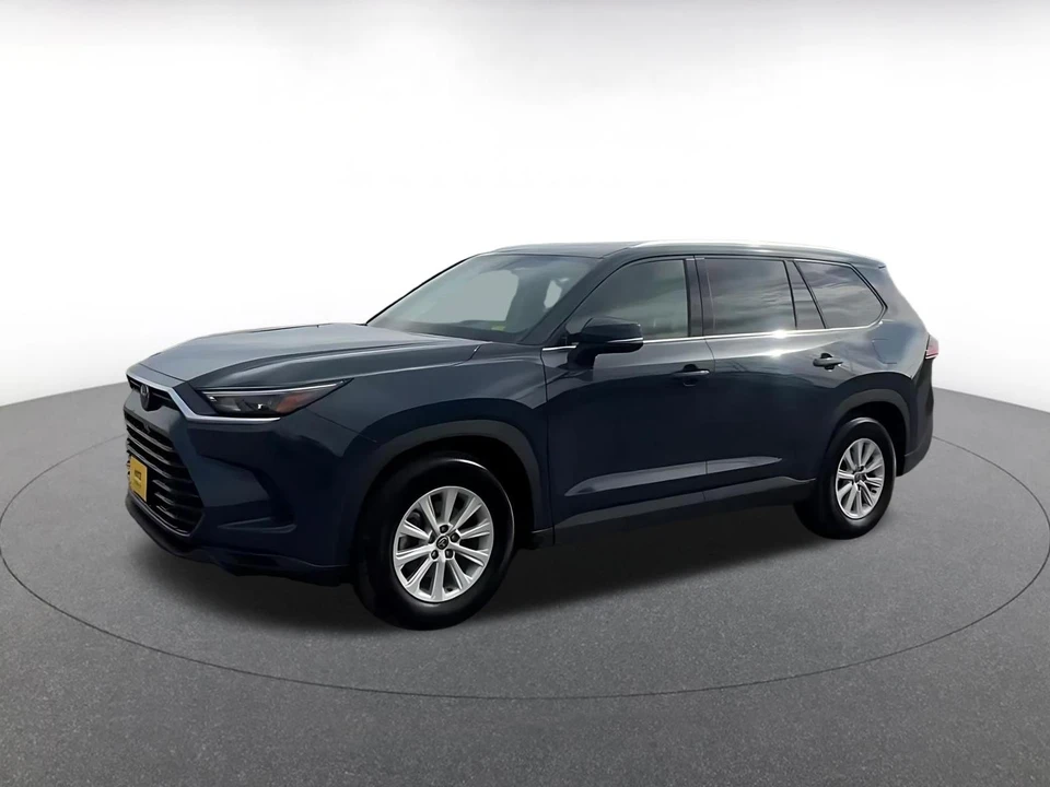 2025 Toyota Highlander - Image 6 of 31