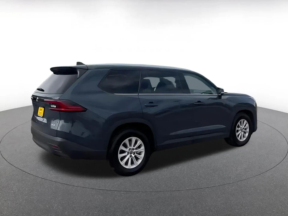 2025 Toyota Highlander - Image 12 of 31