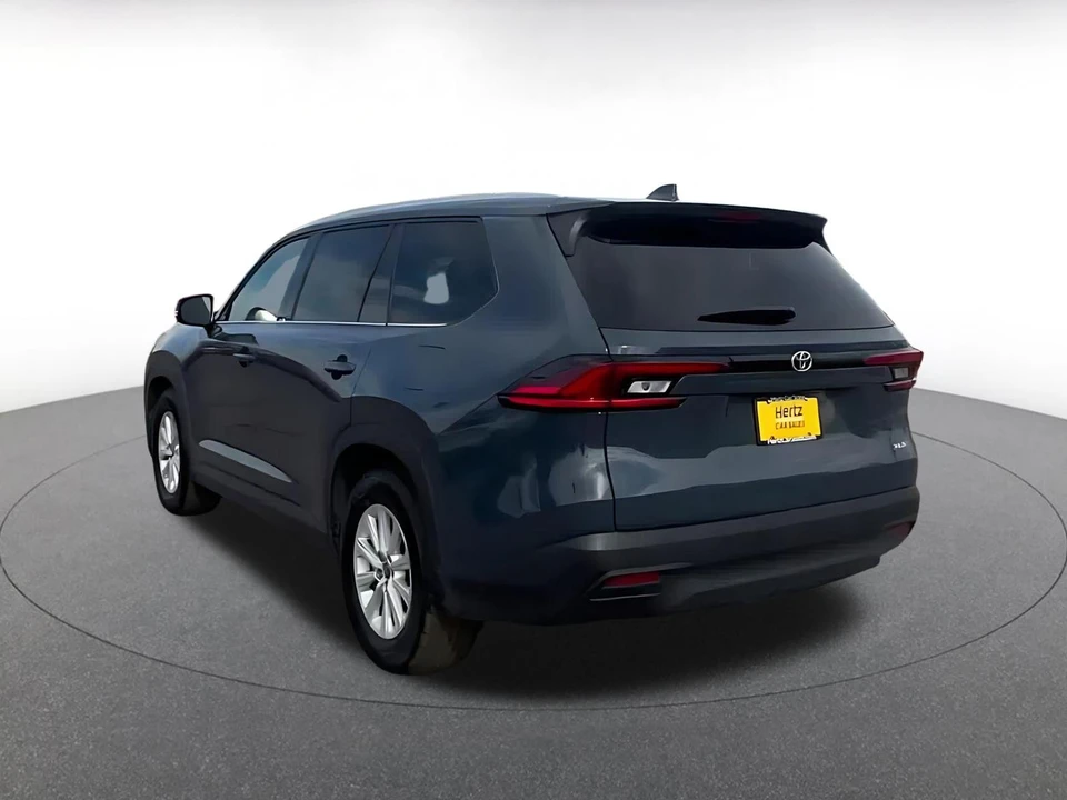 2025 Toyota Highlander - Image 9 of 31