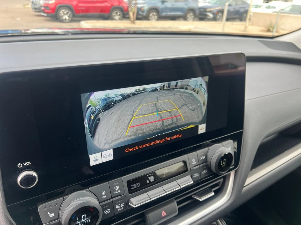 2025 Toyota Highlander - Image 22 of 31