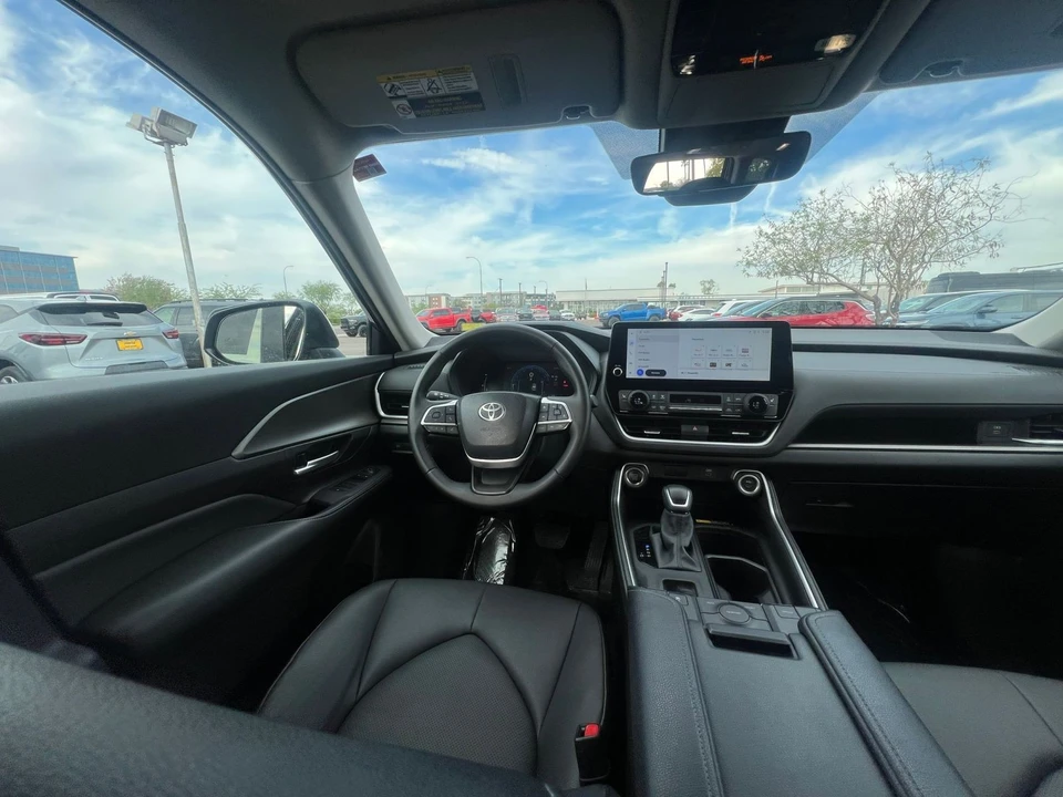 2025 Toyota Highlander - Image 31 of 31