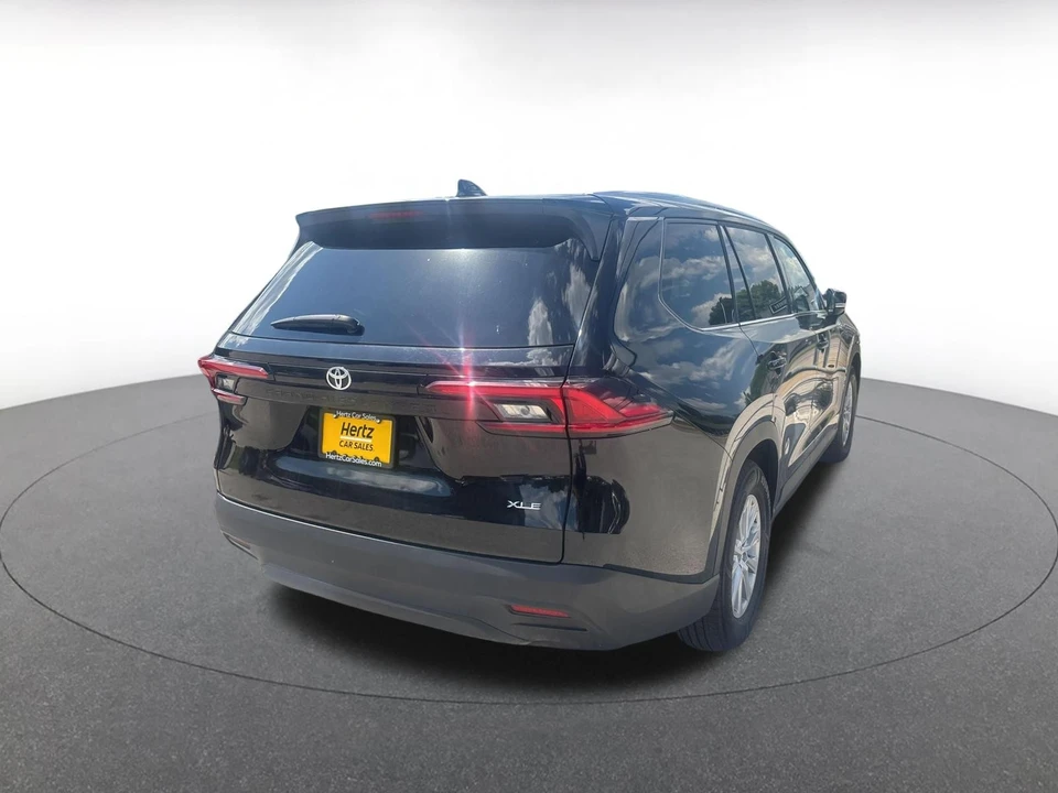 2025 Toyota Highlander - Image 9 of 18