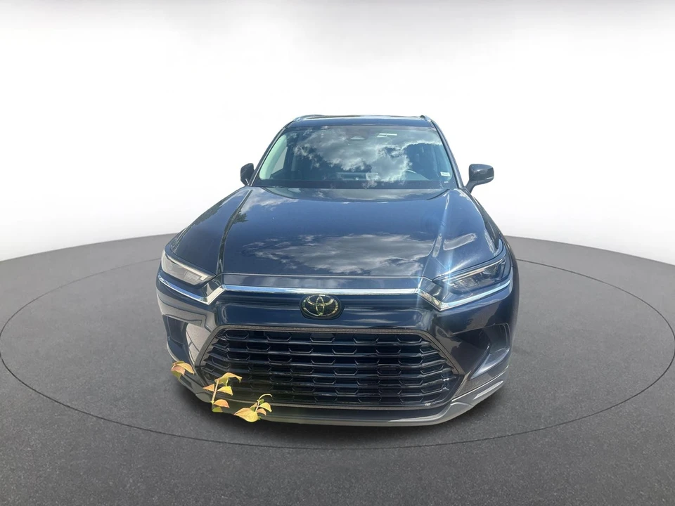 2025 Toyota Highlander - Image 3 of 18
