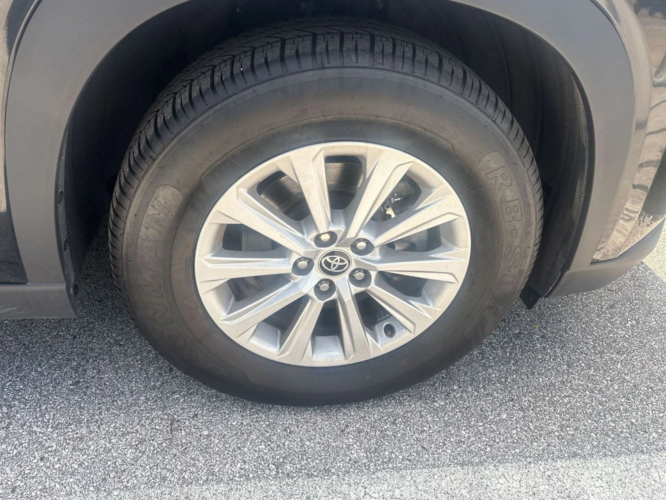 2025 Toyota Highlander - Image 11 of 18