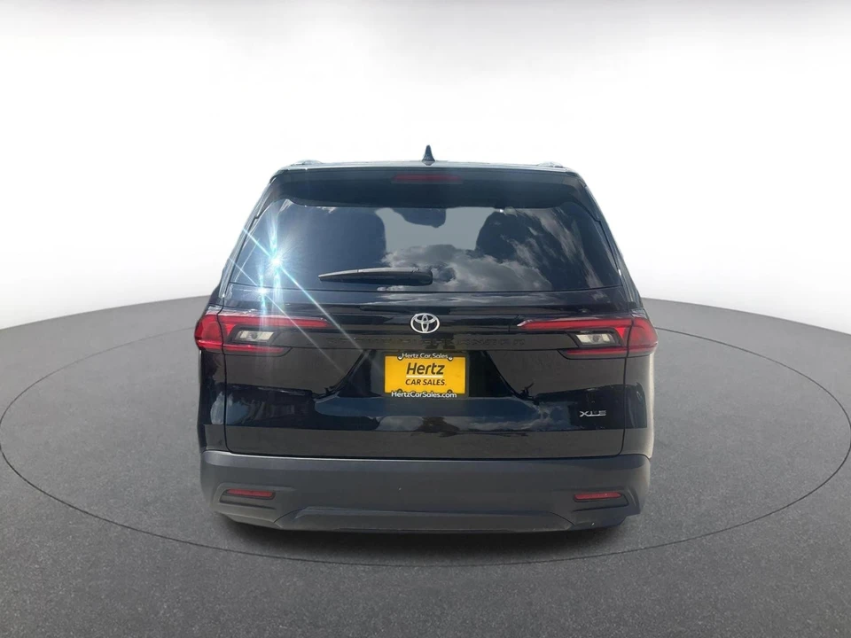 2025 Toyota Highlander - Image 8 of 18