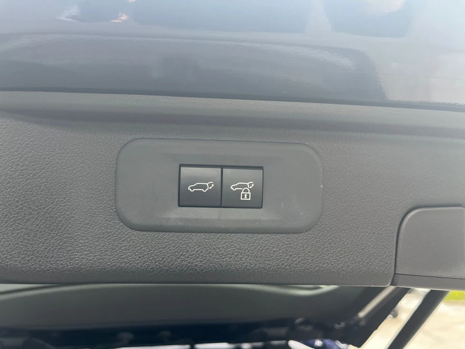 2025 Toyota Highlander - Image 21 of 31