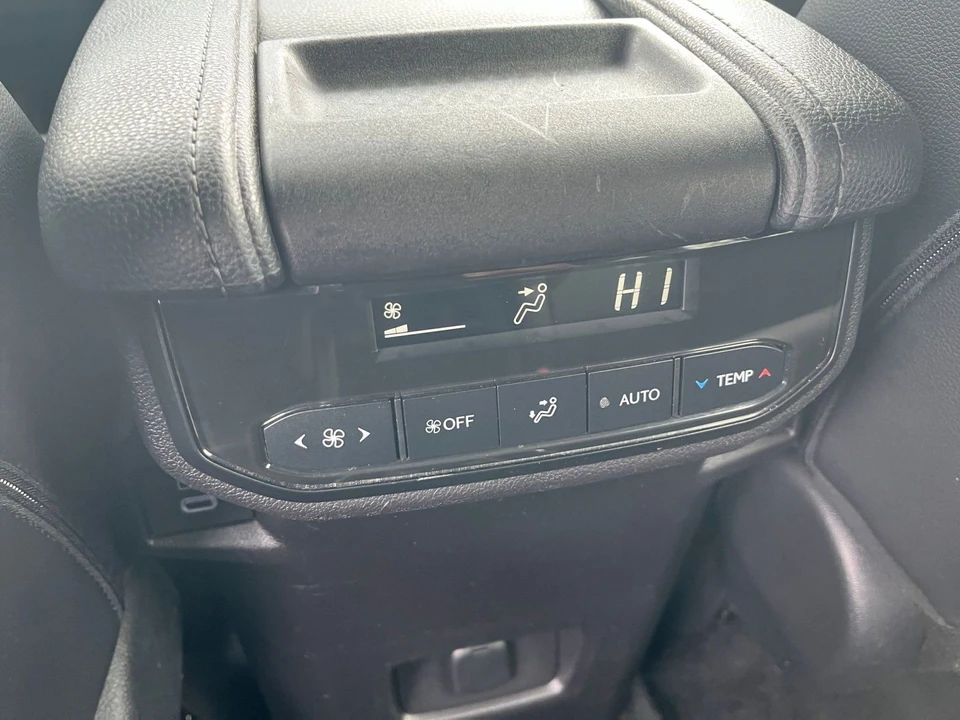 2025 Toyota Highlander - Image 22 of 31