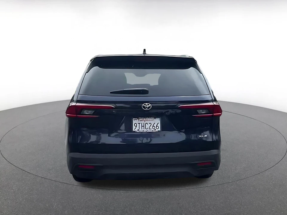 2025 Toyota Highlander - Image 12 of 31