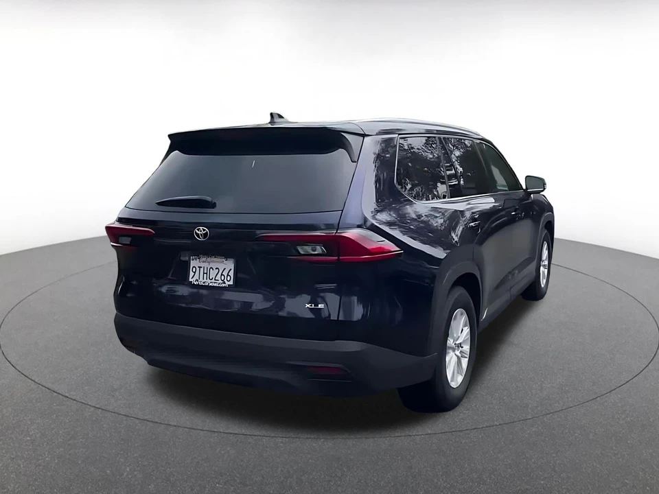 2025 Toyota Highlander - Image 16 of 31