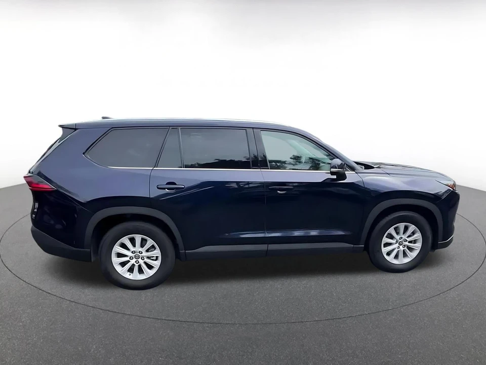 2025 Toyota Highlander - Image 18 of 31