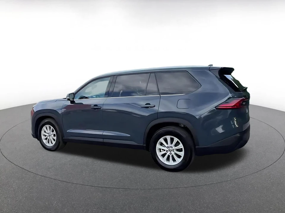 2025 Toyota Highlander - Image 12 of 31