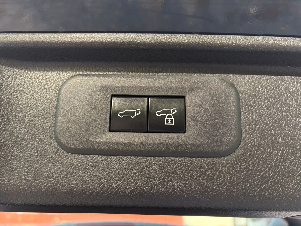 2025 Toyota Highlander - Image 21 of 31