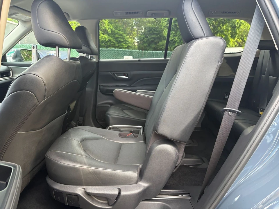 2025 Toyota Highlander - Image 29 of 31