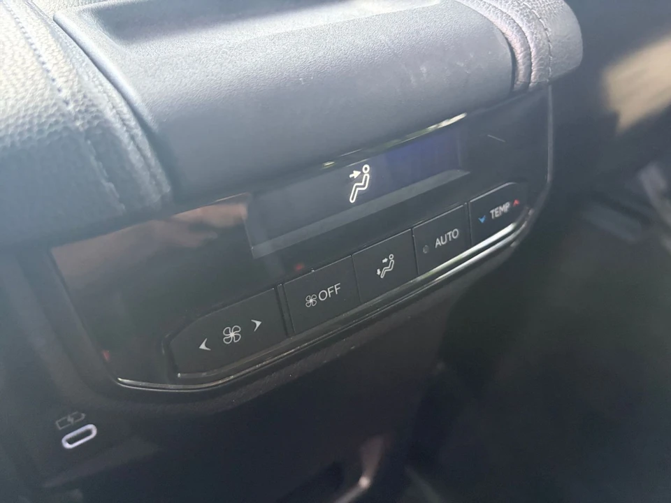 2025 Toyota Highlander - Image 26 of 31