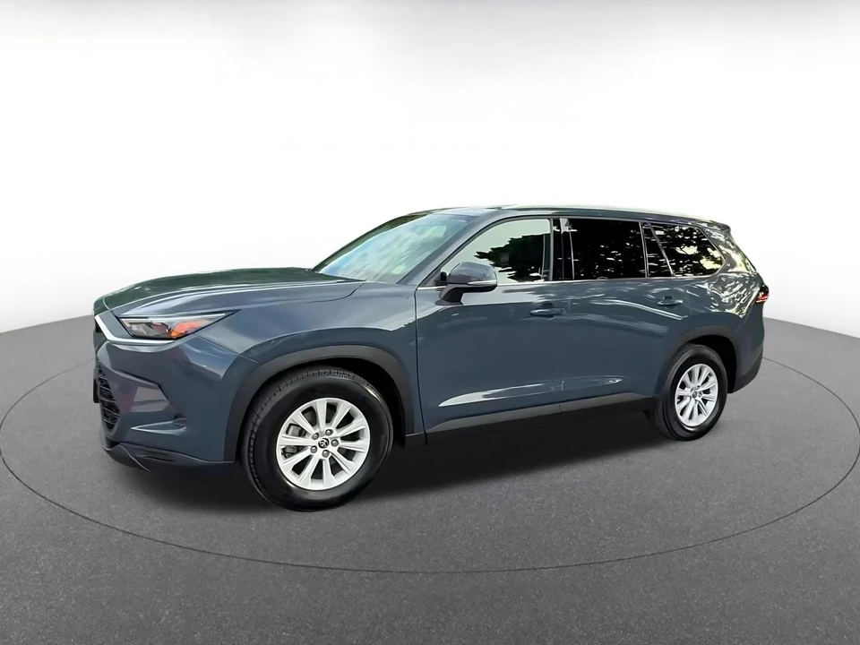 2025 Toyota Highlander - Image 9 of 31