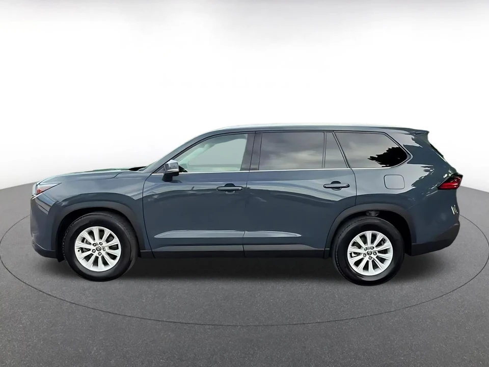 2025 Toyota Highlander - Image 11 of 31