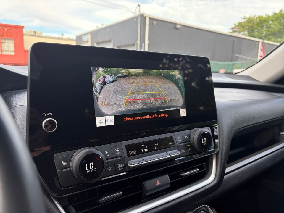 2025 Toyota Highlander - Image 23 of 31