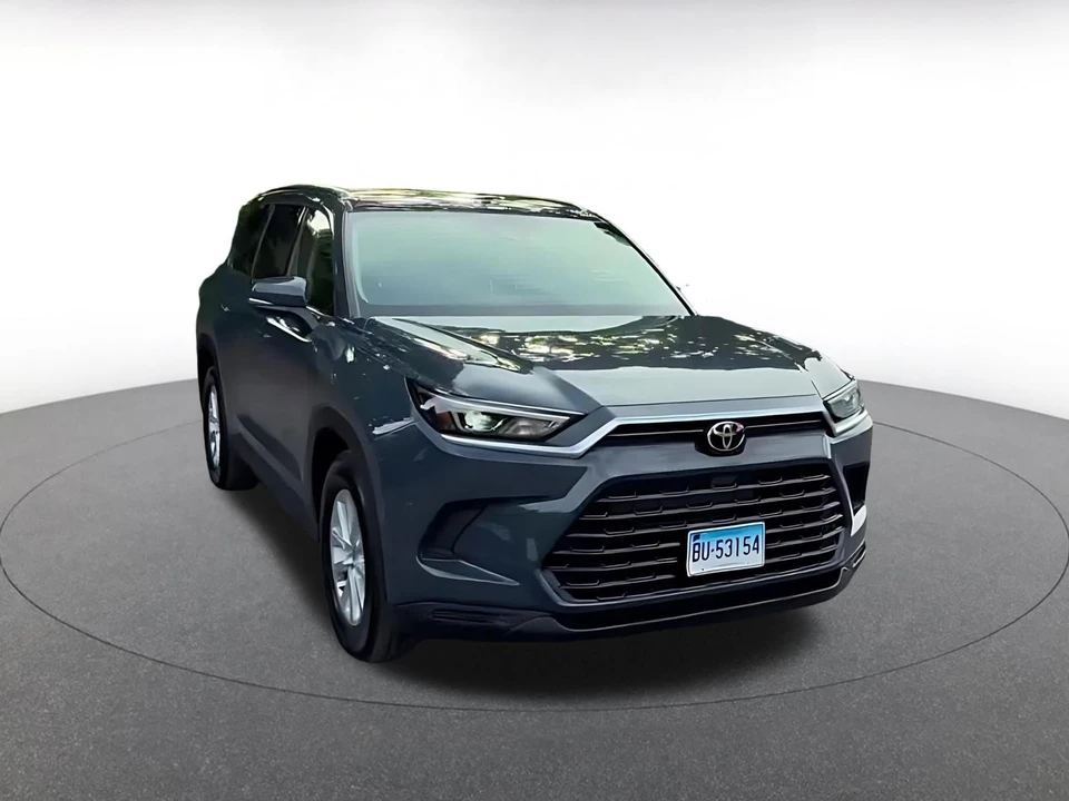2025 Toyota Highlander - Image 3 of 31