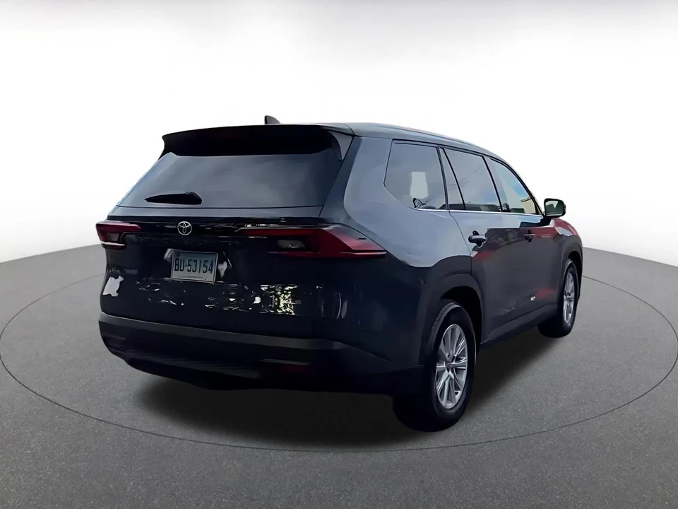2025 Toyota Highlander - Image 16 of 31