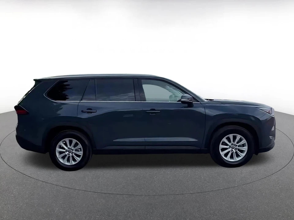 2025 Toyota Highlander - Image 18 of 31