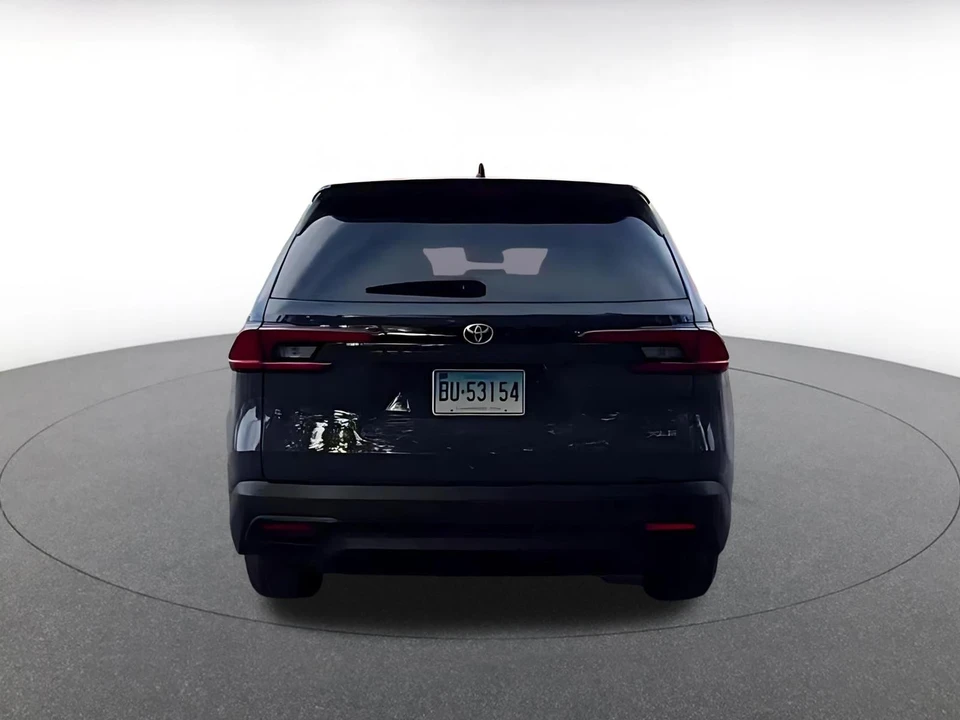 2025 Toyota Highlander - Image 12 of 31