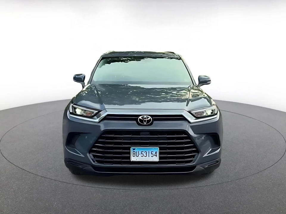 2025 Toyota Highlander - Image 4 of 31