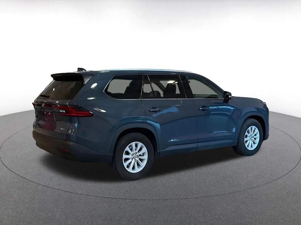 2025 Toyota Highlander - Image 11 of 31
