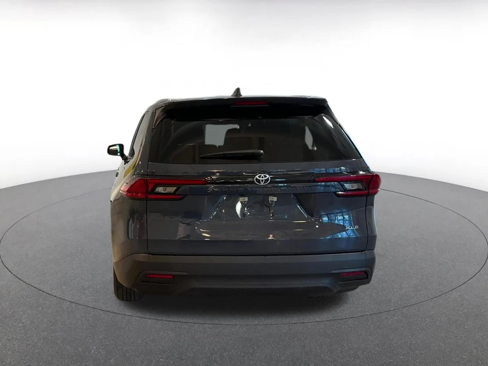 2025 Toyota Highlander - Image 9 of 31