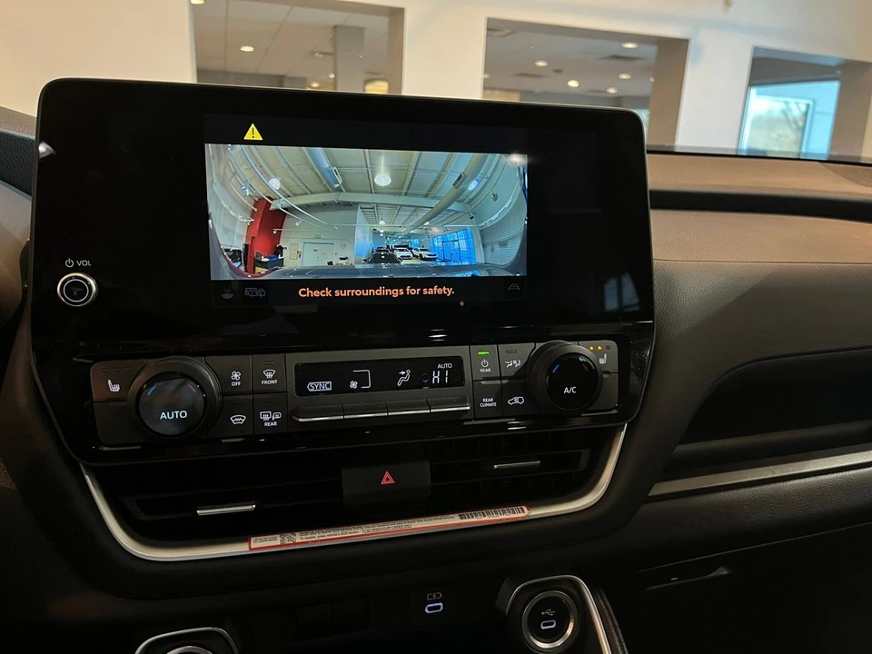 2025 Toyota Highlander - Image 21 of 31