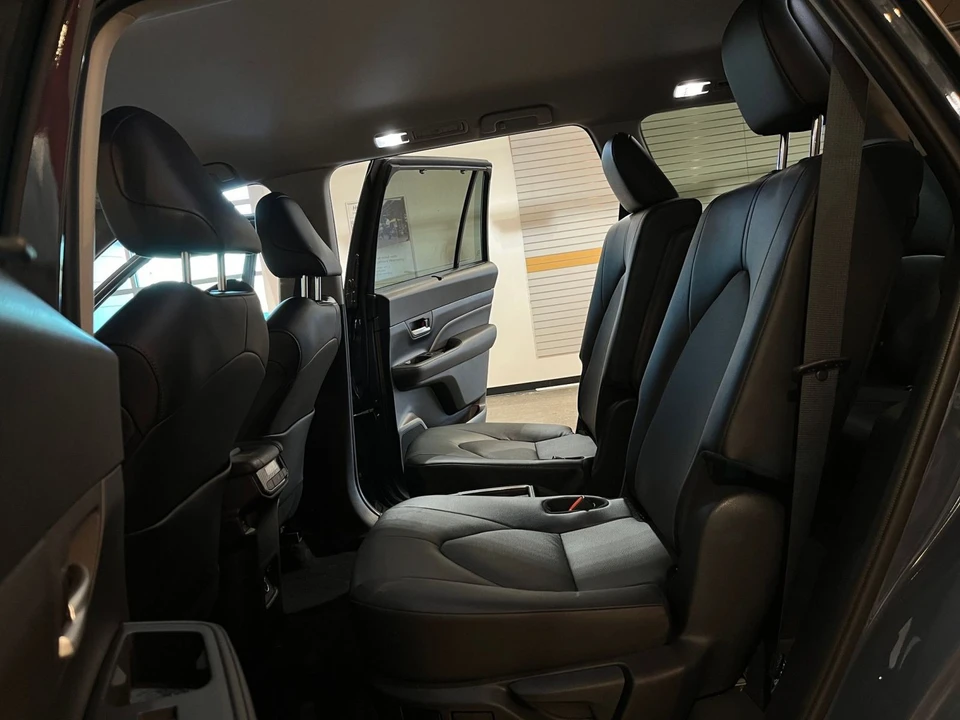 2025 Toyota Highlander - Image 22 of 31