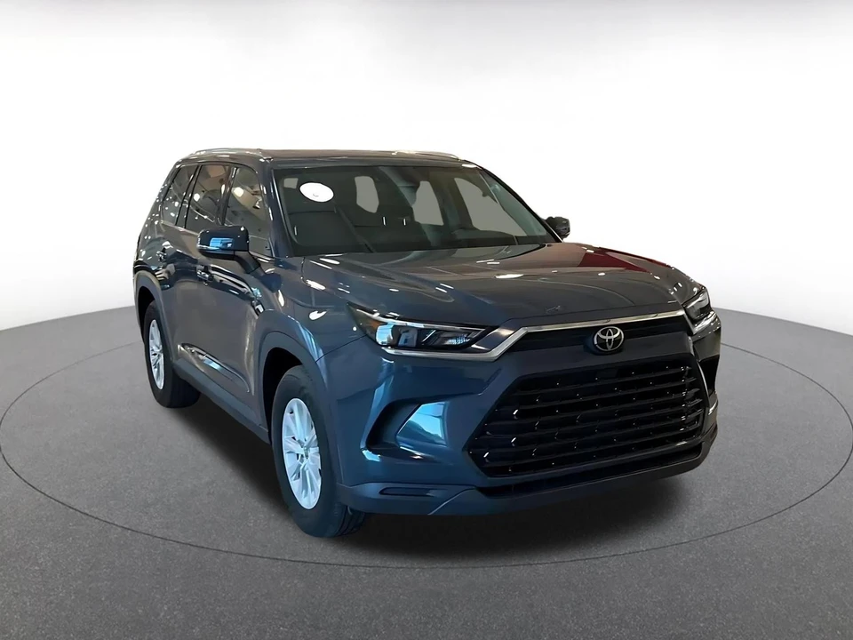 2025 Toyota Highlander - Image 3 of 31