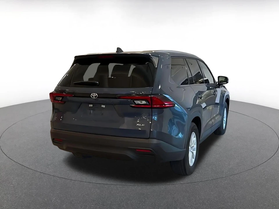 2025 Toyota Highlander - Image 10 of 31