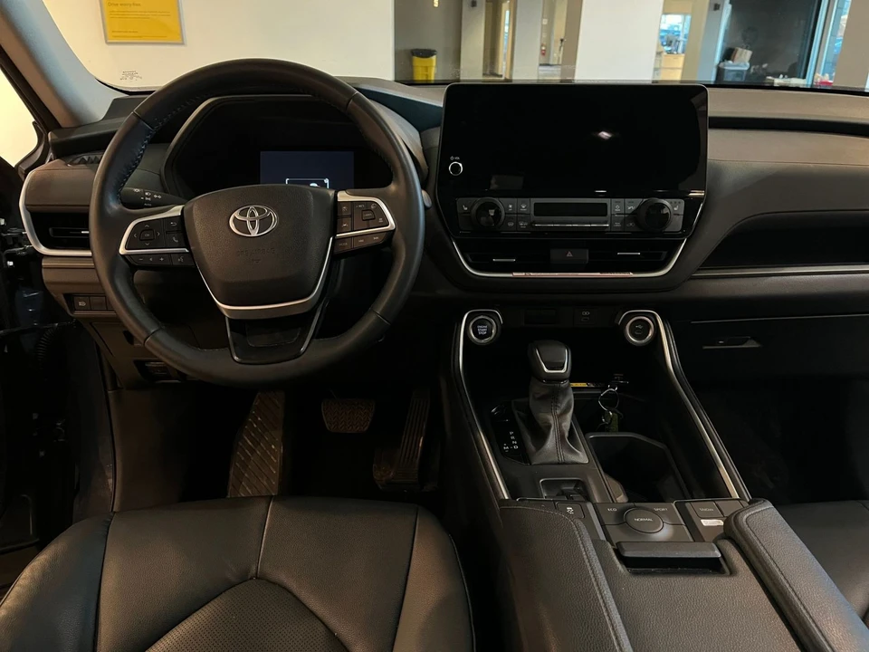 2025 Toyota Highlander - Image 31 of 31